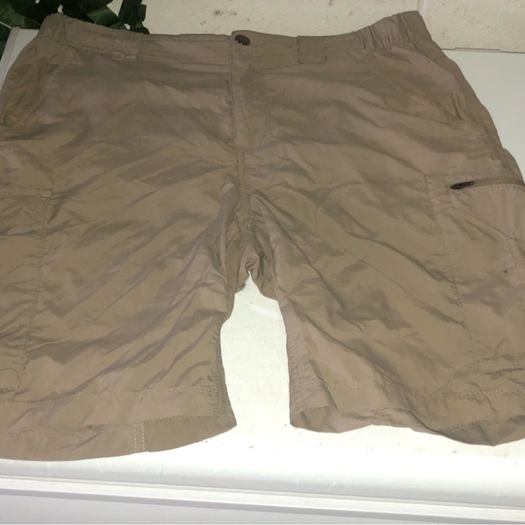 Columbia Other - Men's Tan Shorts
